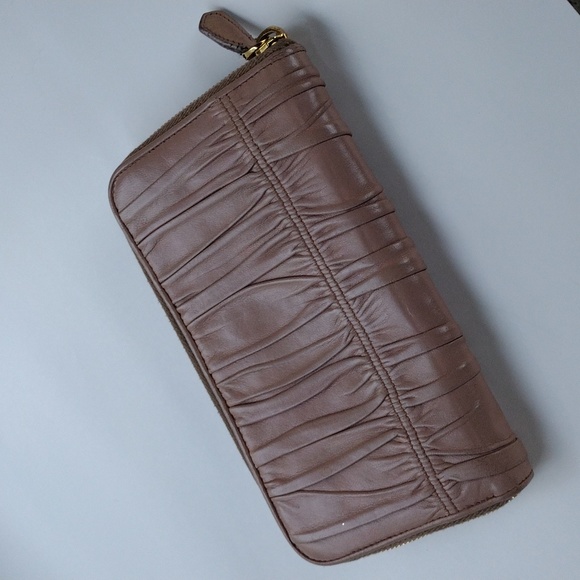 Prada beige Nappa gaufre leather long wallet - Picture 4 of 12